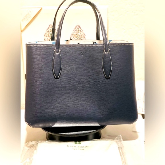 KATE SPADE ♠️ 4pcs TOP HANDLE NAVY TOTE, POUCH, CROSSBODY STRAP, CARD CASE. 💙🤍 - Picture 7 of 16
